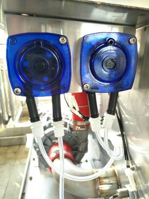China O distribuidor do detergente de máquina de lavar louça dos hotéis 2.5KG/ECOLCO dedicou as bombas duplas do distribuidor detergente fornecedor