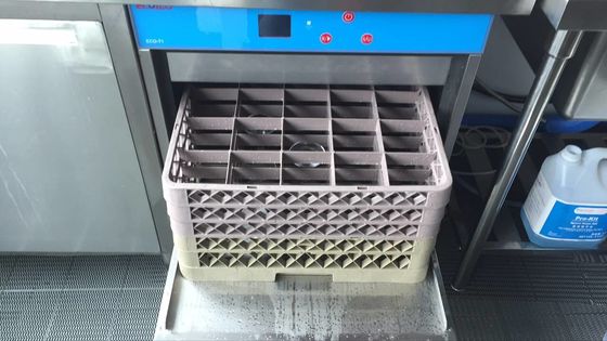China Máquina de lavar louça comercial 850H 600W 630D 60KG de Undercounter da cafetaria fornecedor